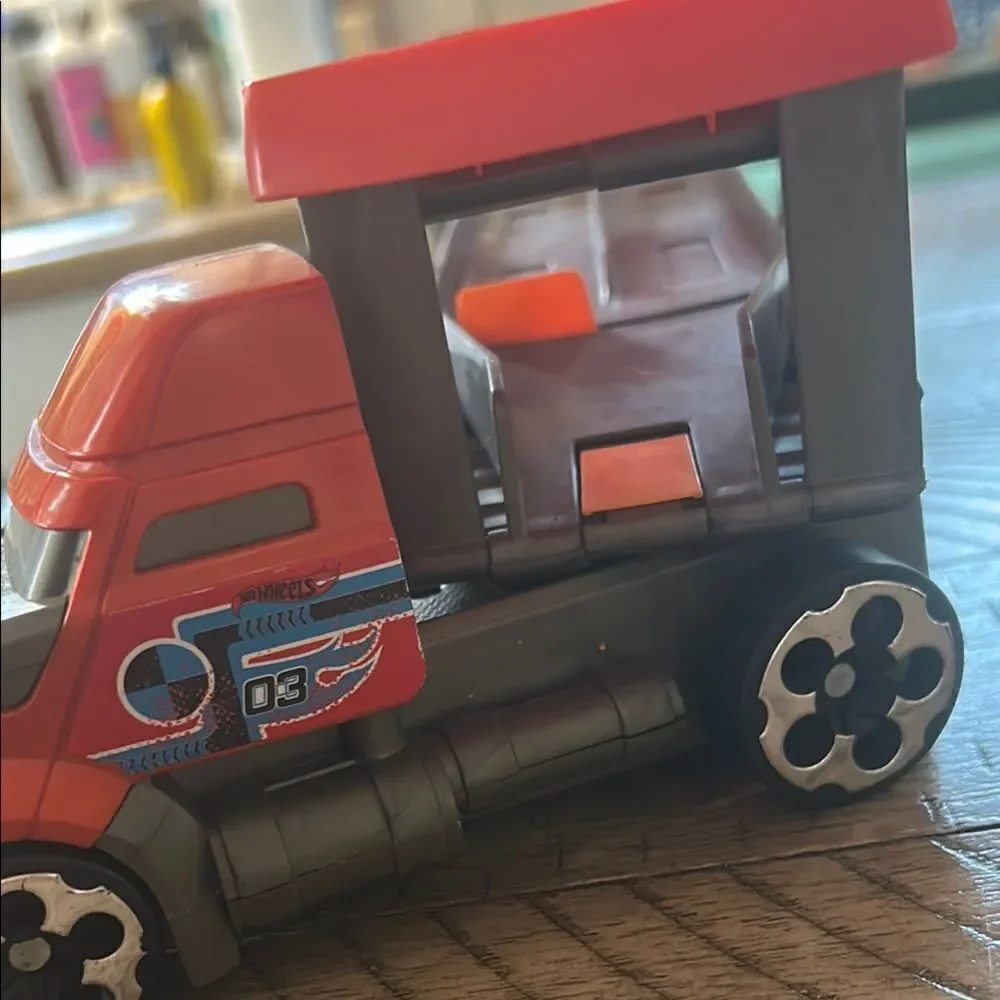 🏎️ Hot🔥Wheels 🛞 🏎️ truck carrier. 2 pieces. Toy Truck 🛻 🛻
